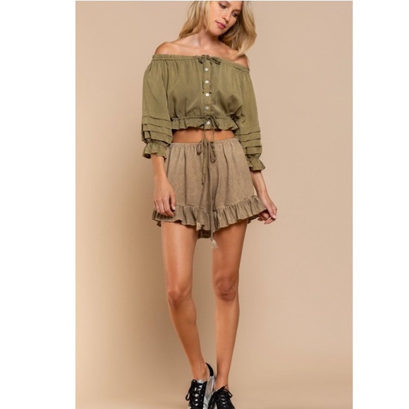 NWT POL Knit Shorts with Ruffle Trim - Picture 2 of 14